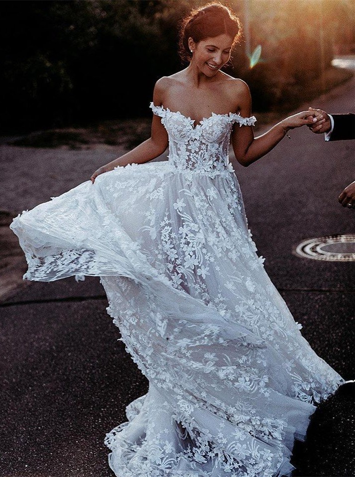 a line off the shoulder