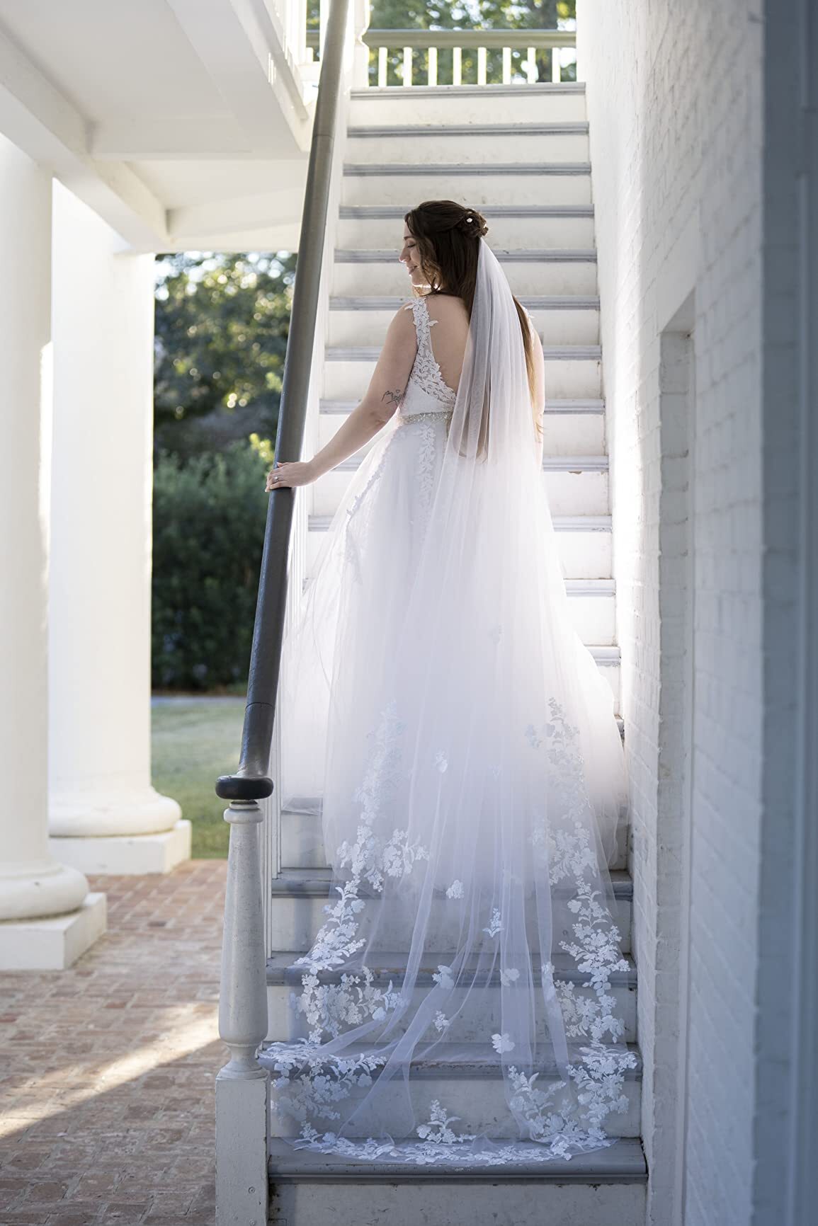 lace appliqu&eacute; wedding dress comfort