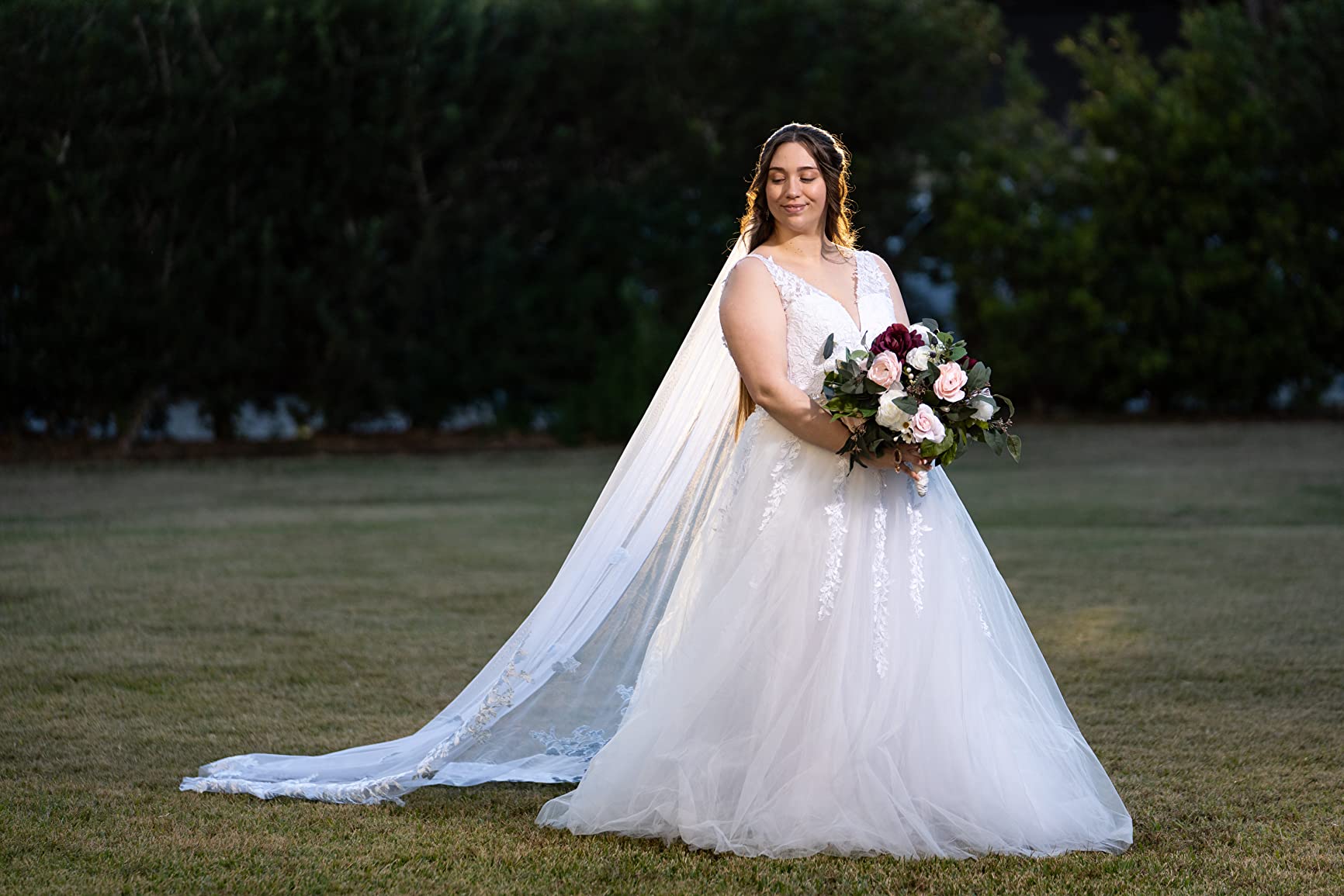 lace appliqu&eacute; wedding dress comfort